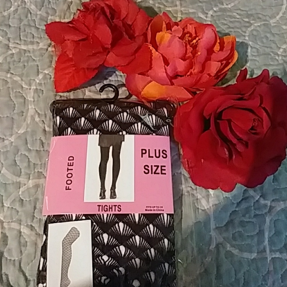 Plus size fishnet tights/nylons